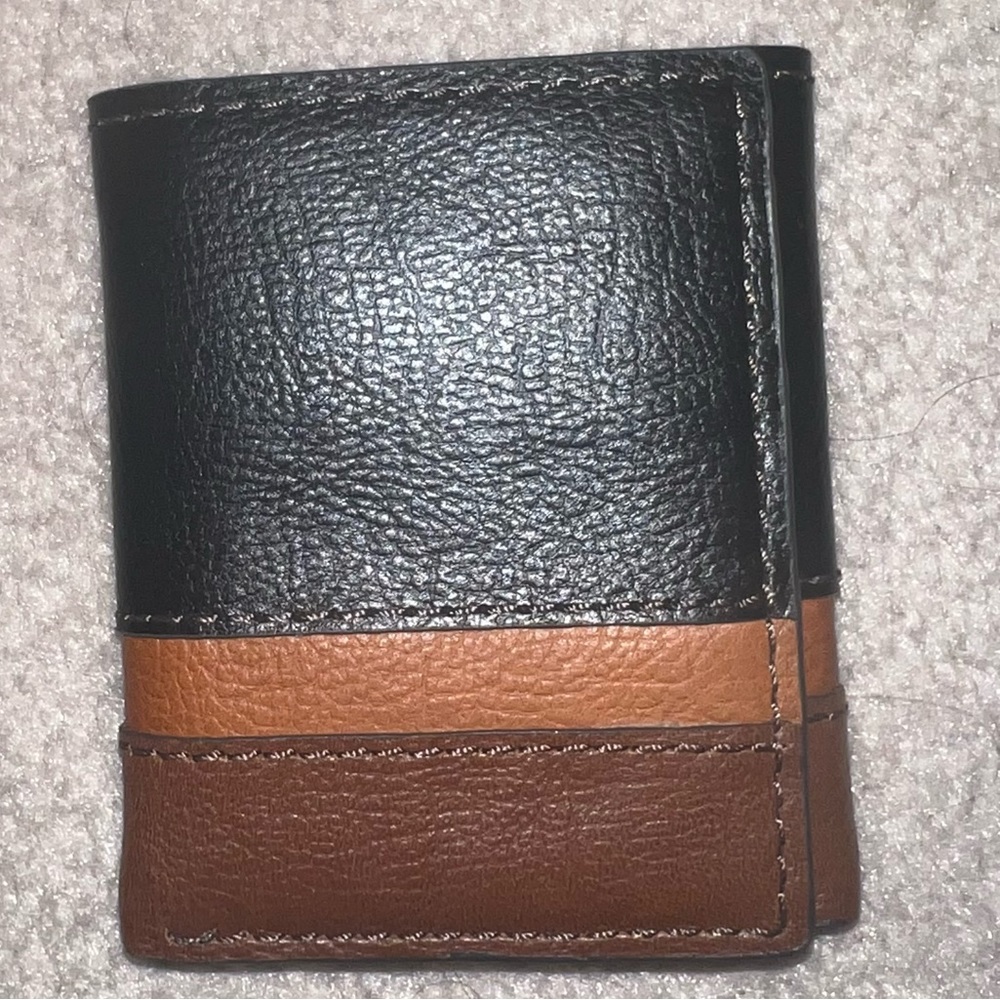 Brand new without tags Fossil Leather Wallet
